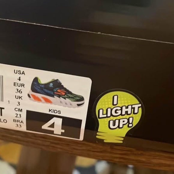 BRAND NEW boy youth skechers lights light up vorlo velcro shoes size 3Y & 4Y - Picture 6 of 6
